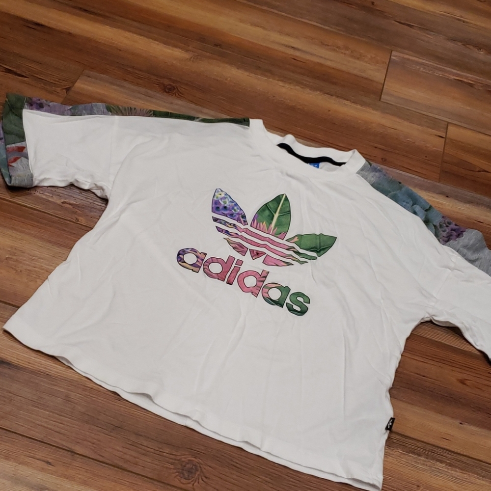 Adidas tee - Picture 1 of 4